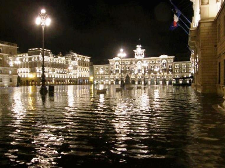 Nubifragio a Trieste: Città allagata