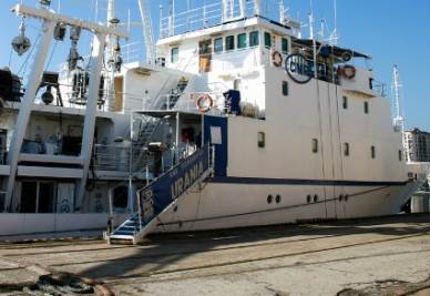 Follow the oceanographic vessel Urania in a scientific expedition